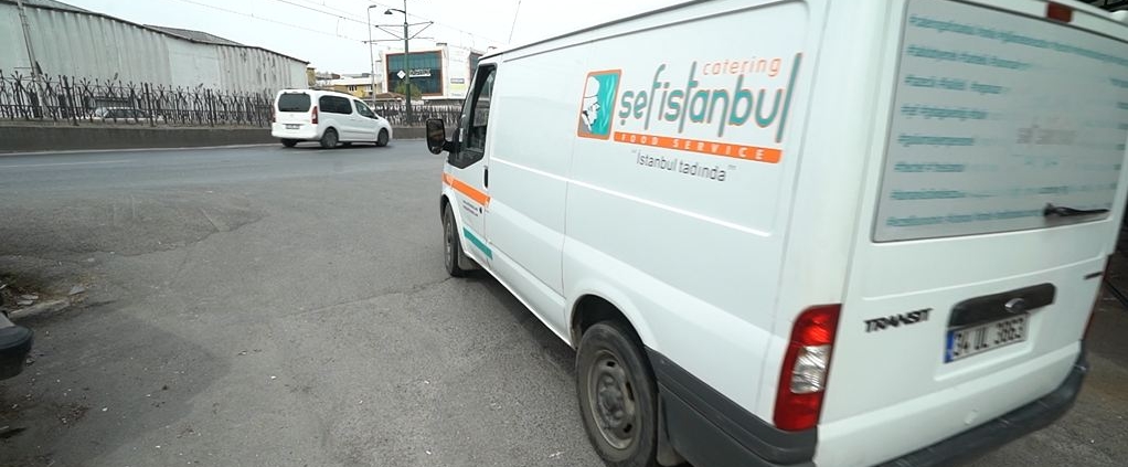 Yemek şirketlerinde ilk bakılması gereken Üretim Tesisidir. Bizler 1000mt2 yemek fabrikamızla firmalara catering hizmeti vermekteyiz.